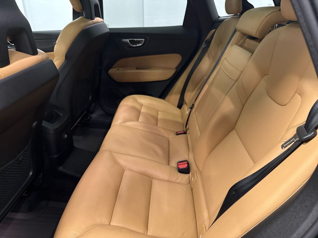Volvo XC60 2018 Ruskea (beige)