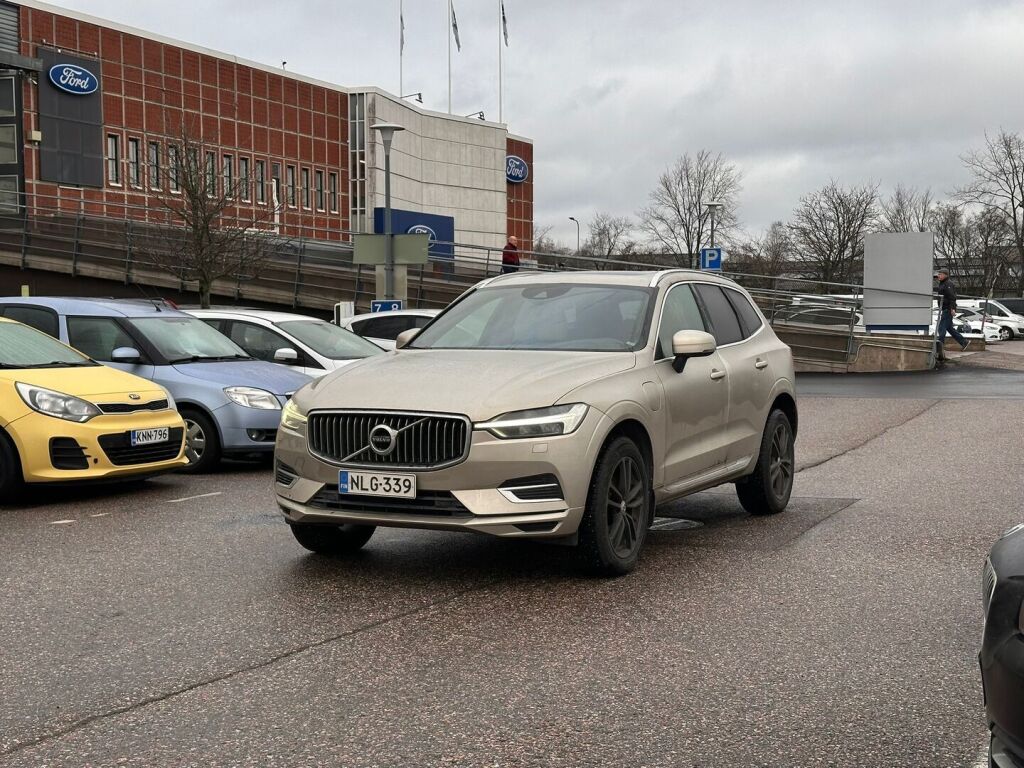 Volvo XC60 2018 Ruskea (beige)