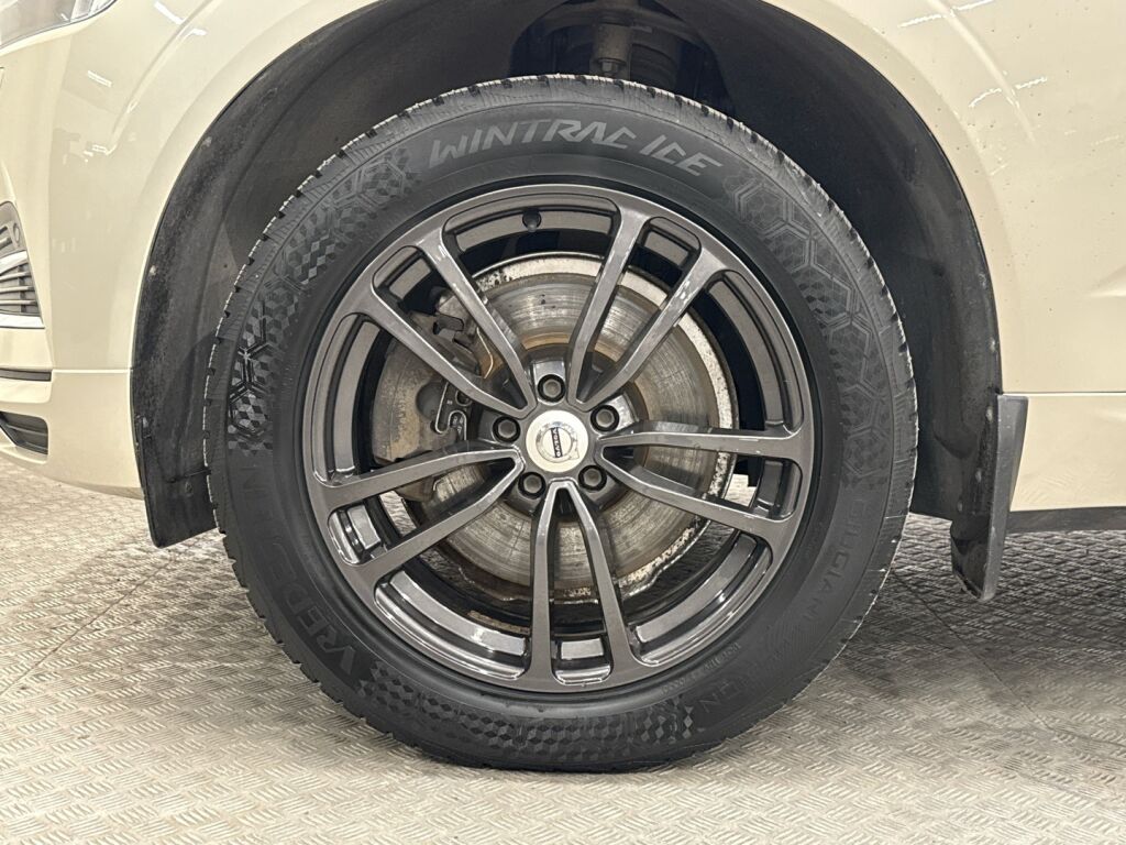 Volvo XC60 2018 Ruskea (beige)