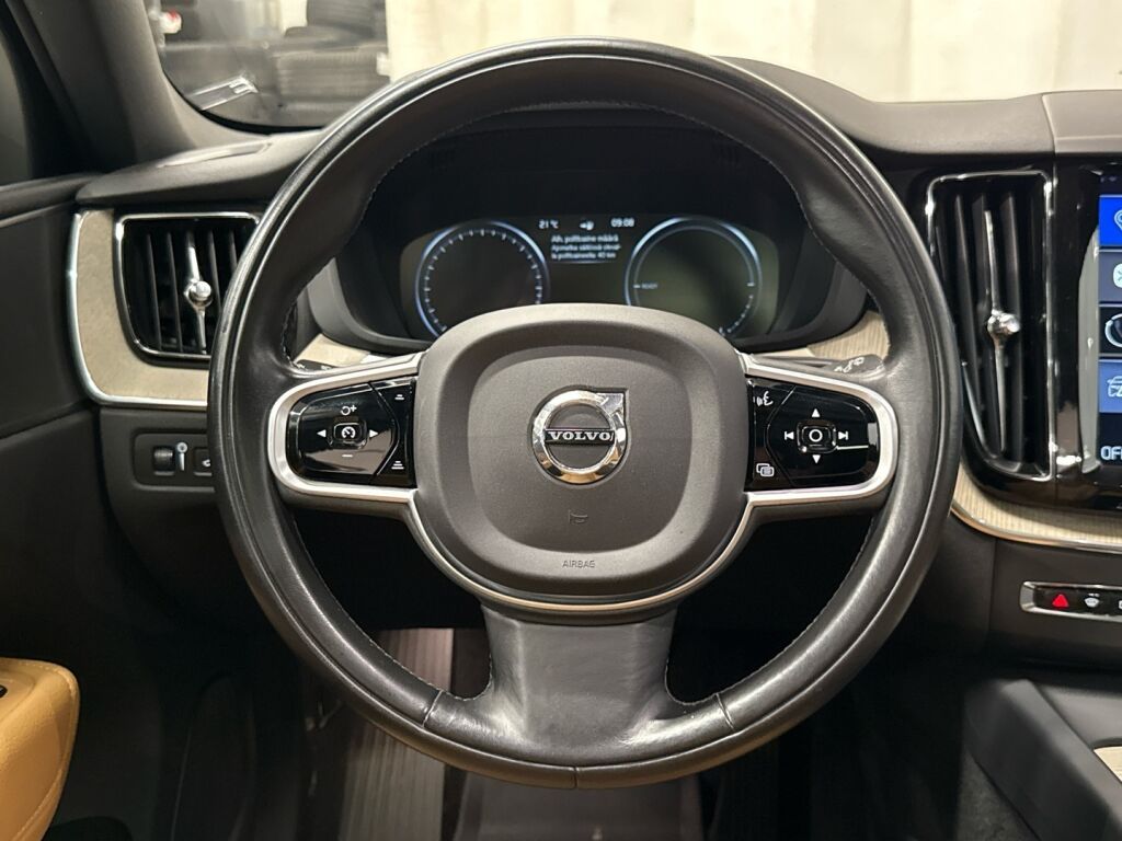 Volvo XC60 2018 Ruskea (beige)