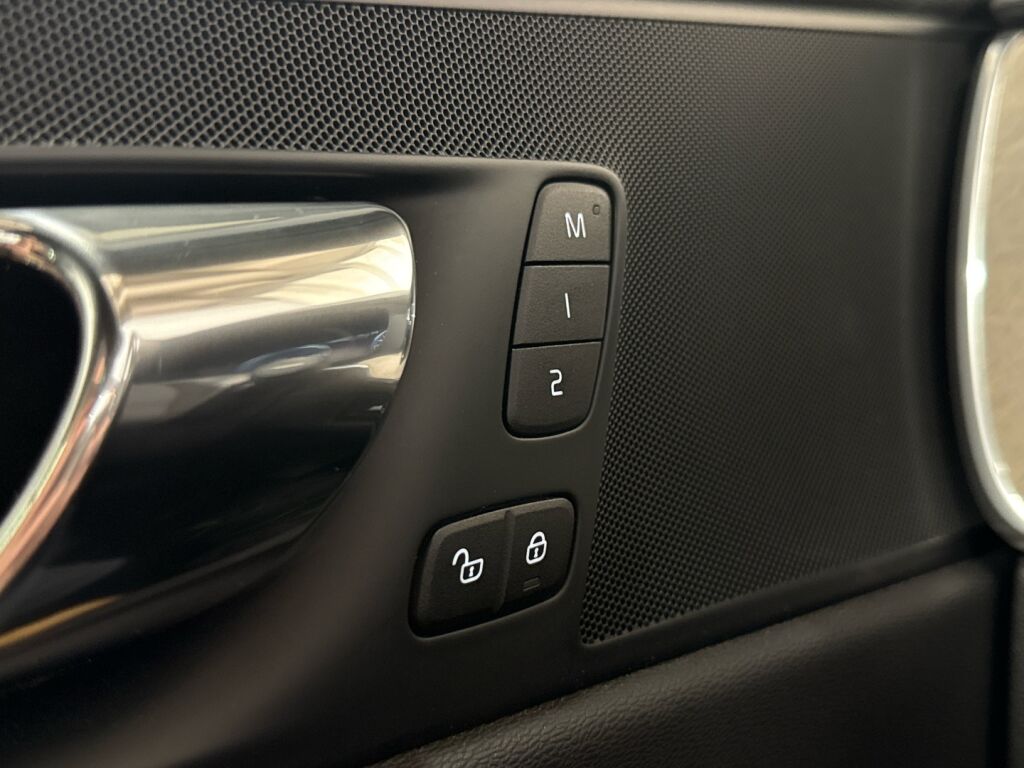 Volvo XC60 2018 Ruskea (beige)