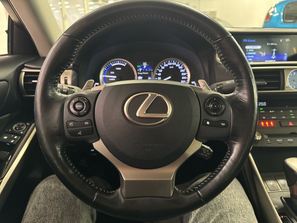 Lexus IS 2015 Musta
