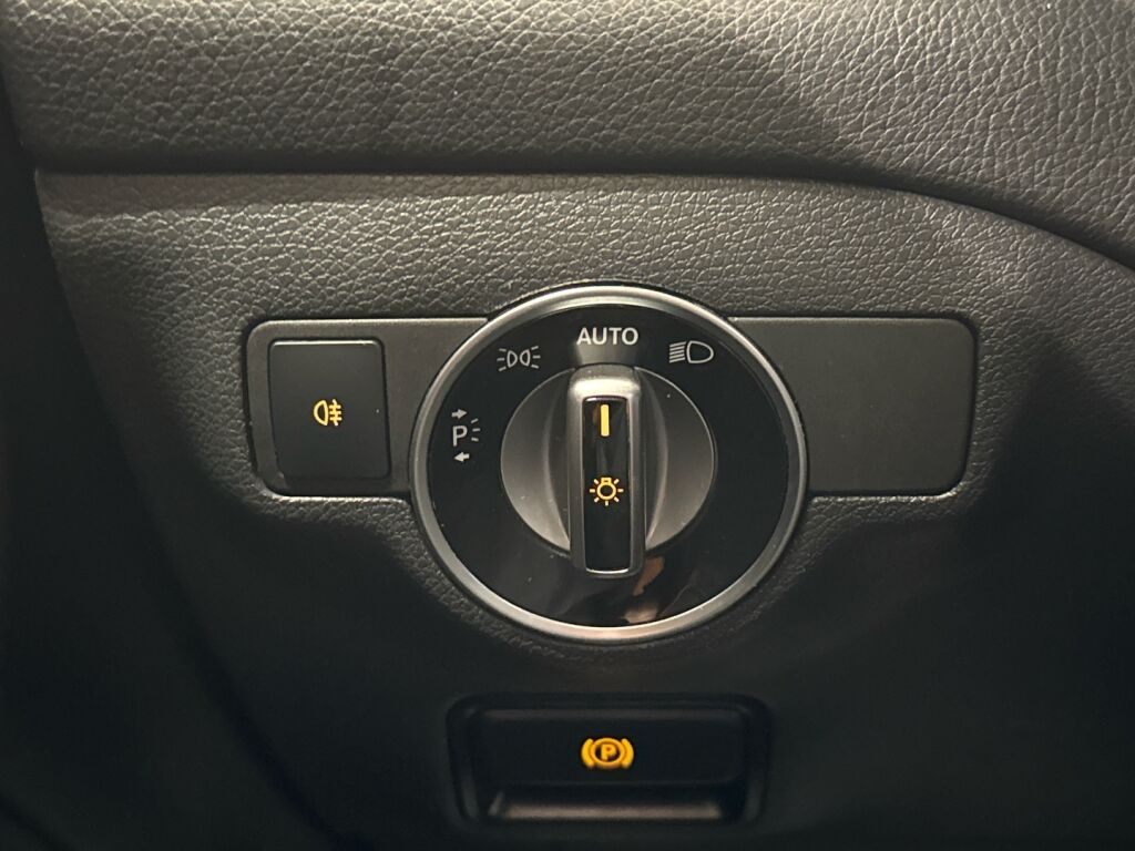 Mercedes-Benz CLA 2018 Musta