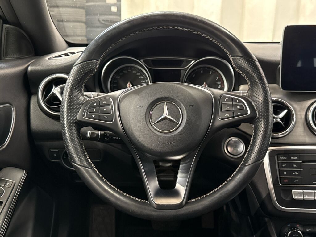 Mercedes-Benz CLA 2018 Musta