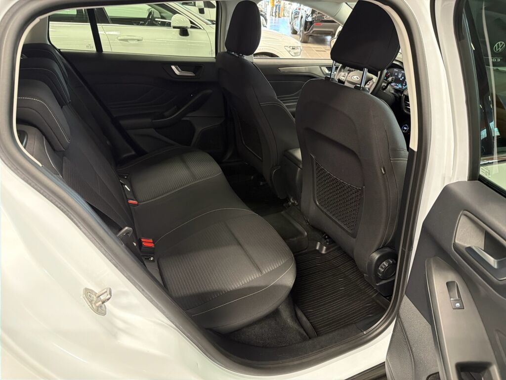 Ford Focus 2018 Valkoinen