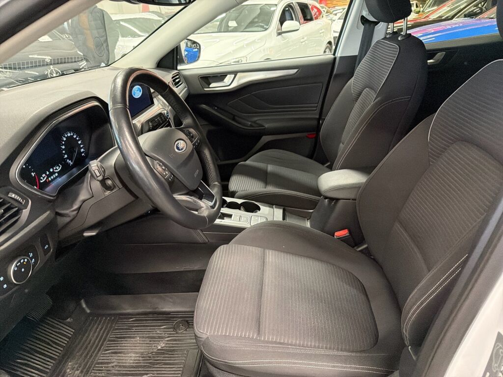 Ford Focus 2018 Valkoinen