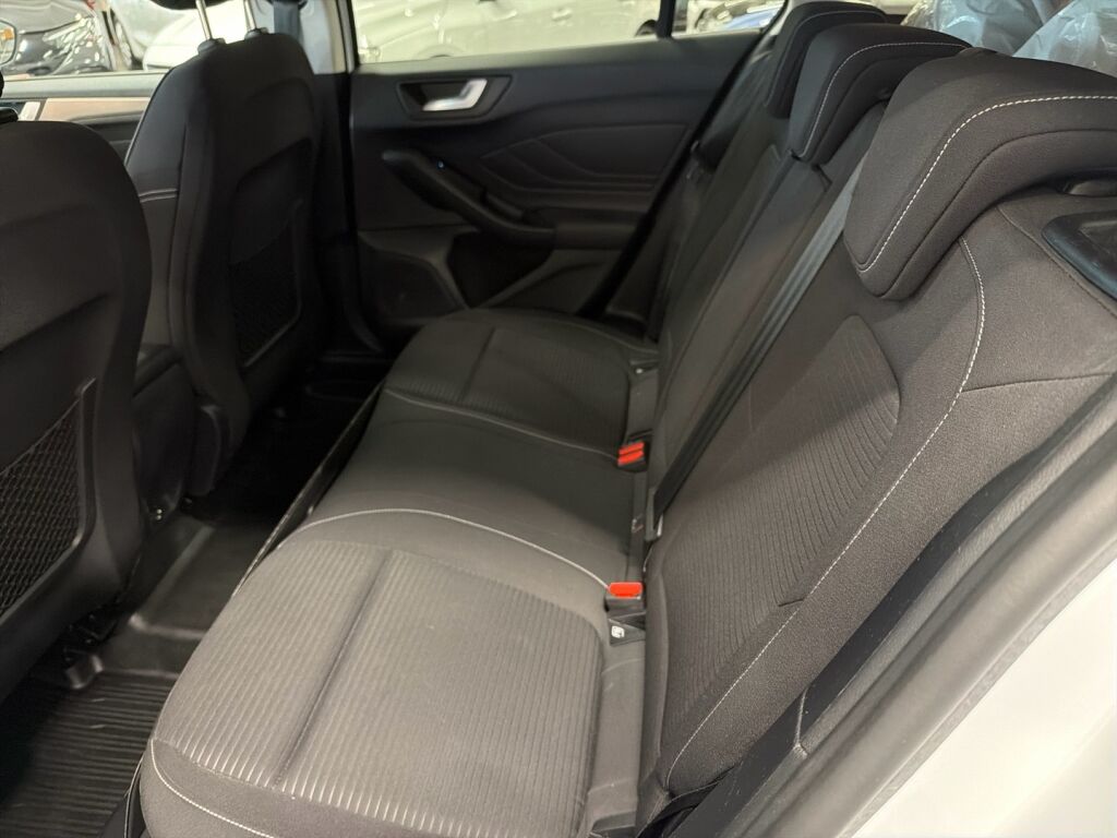 Ford Focus 2018 Valkoinen