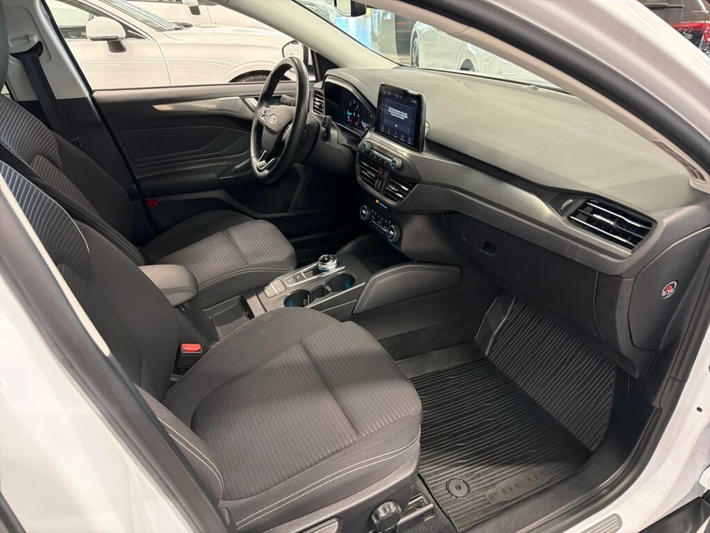 Ford Focus 2018 Valkoinen