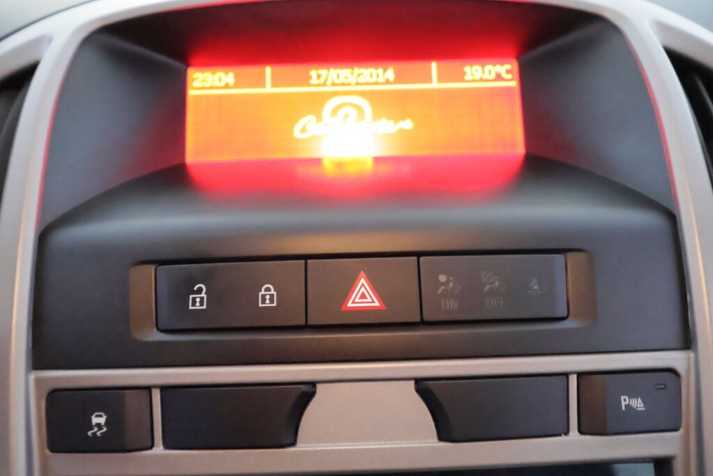 Opel Astra 2014 Musta