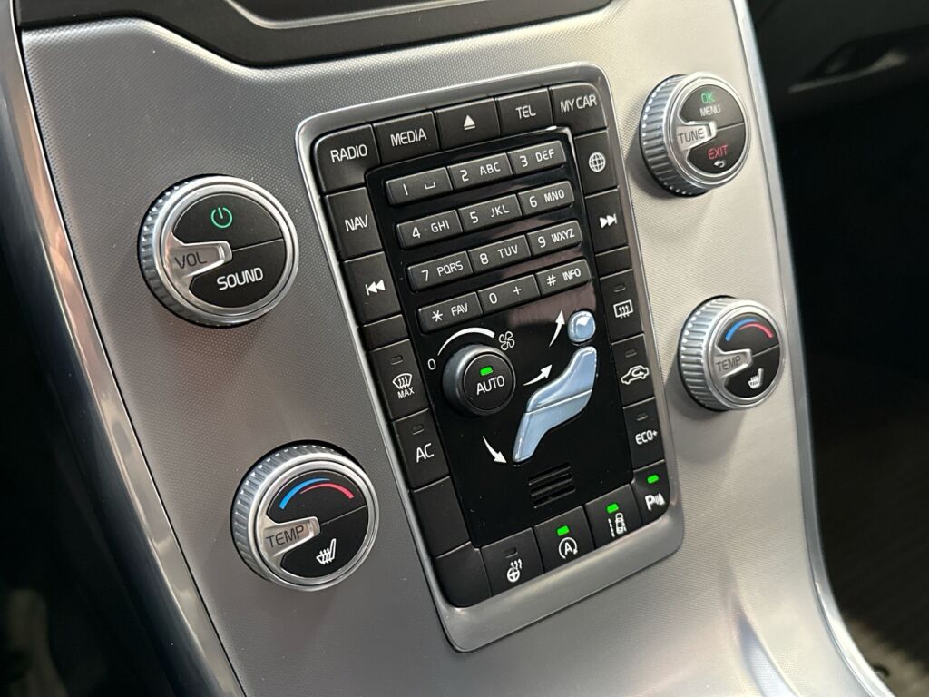 Volvo V70 2015 Valkoinen