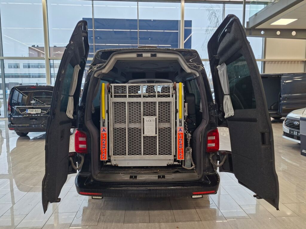 Volkswagen Transporter 2018 Musta