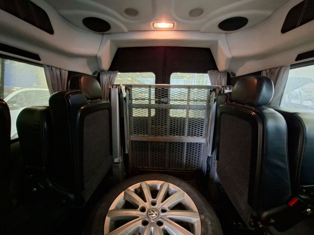 Volkswagen Transporter 2018 Musta