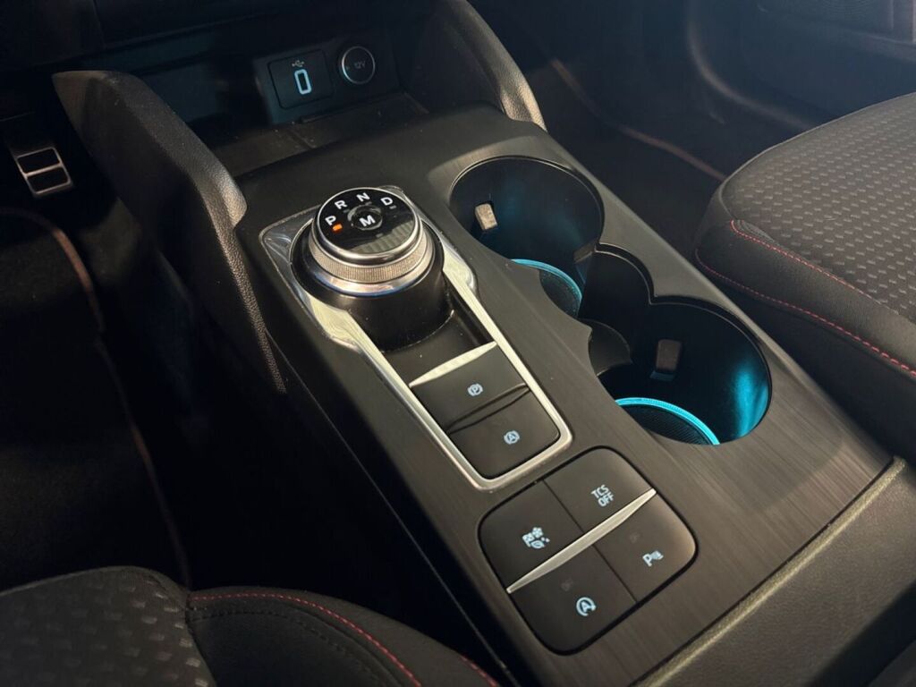 Ford Focus 2019 Punainen (Race Red)