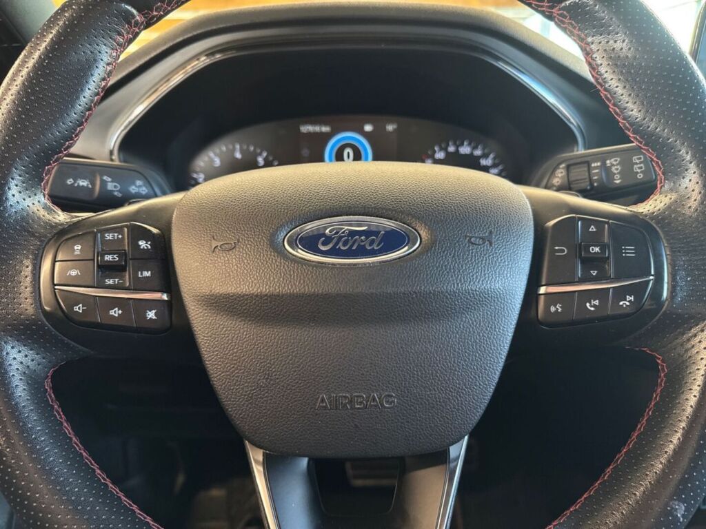 Ford Focus 2019 Punainen (Race Red)