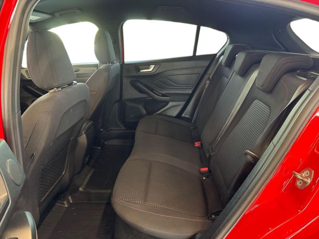 Ford Focus 2019 Punainen (Race Red)