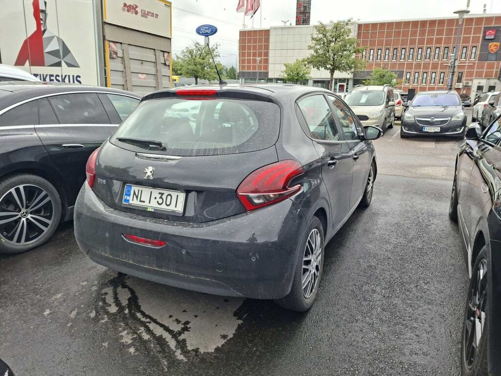 Peugeot 208 2019 Musta
