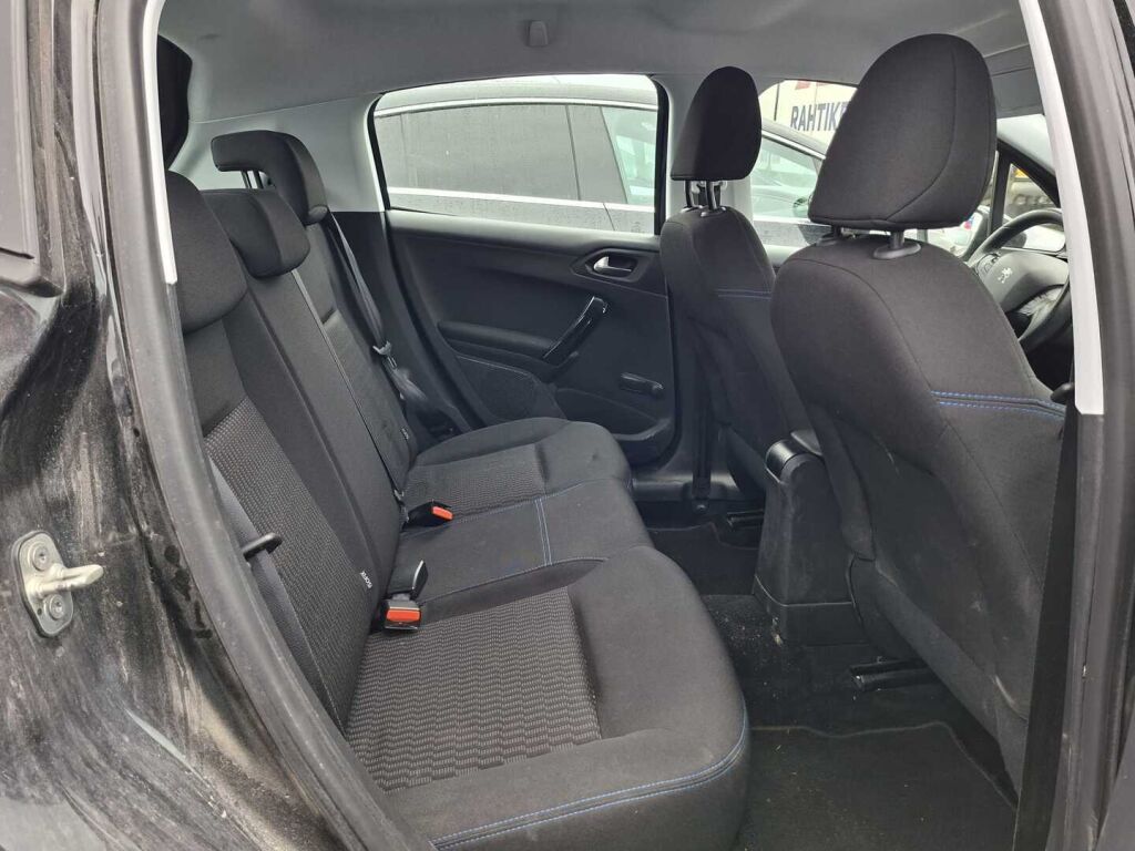 Peugeot 208 2019 Musta