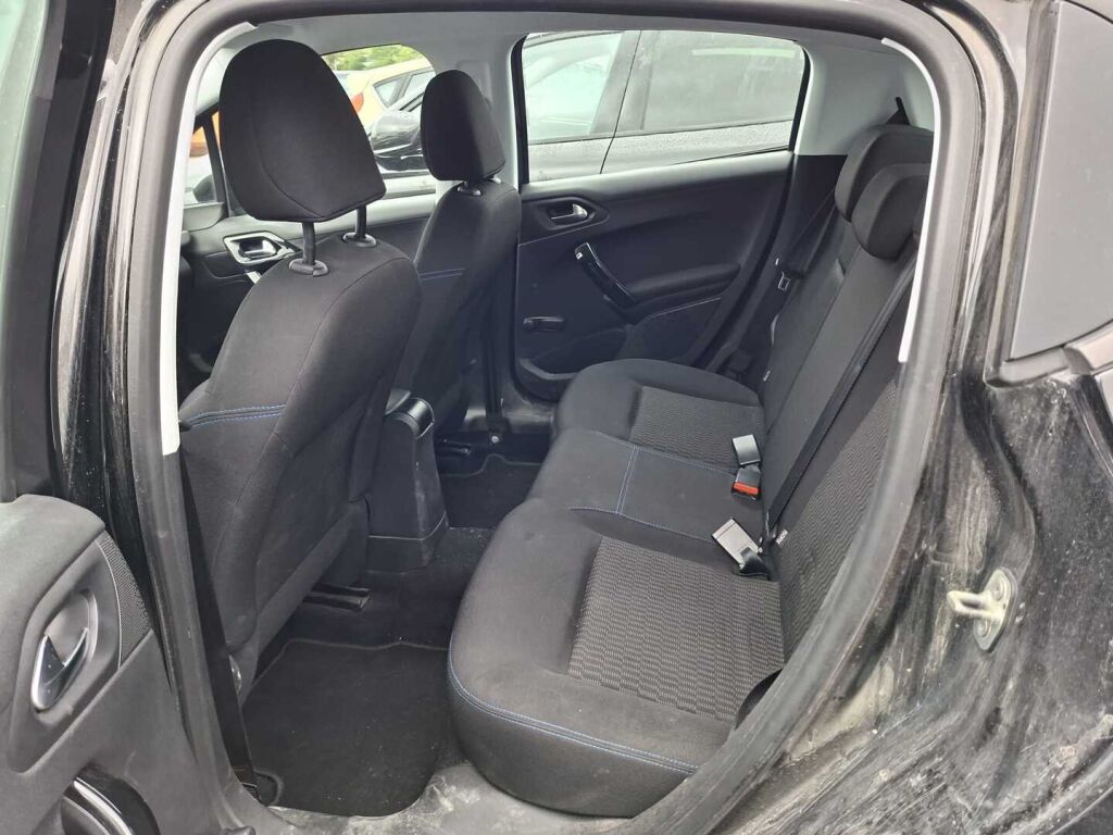 Peugeot 208 2019 Musta