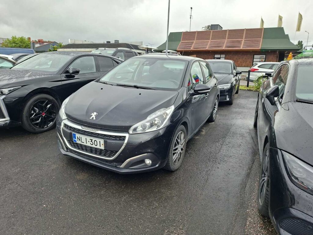 Peugeot 208 2019 Musta