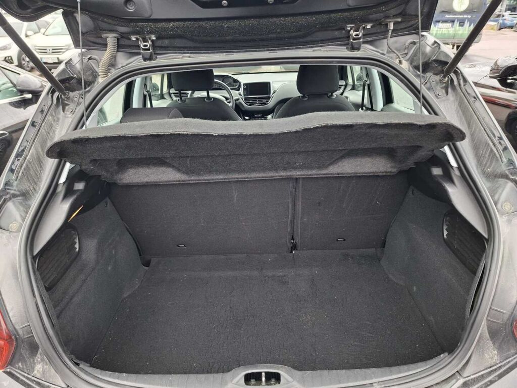 Peugeot 208 2019 Musta