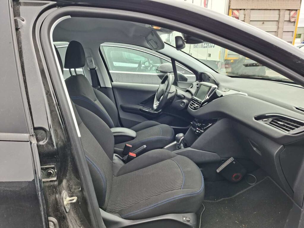 Peugeot 208 2019 Musta