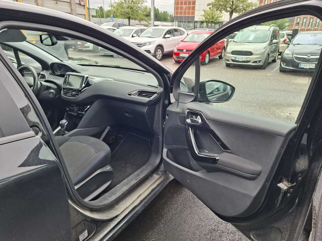 Peugeot 208 2019 Musta