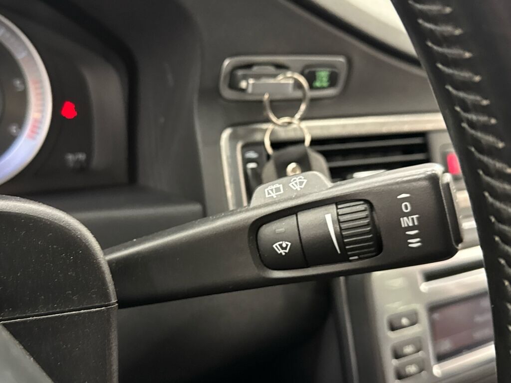 Volvo XC70 2011 Musta