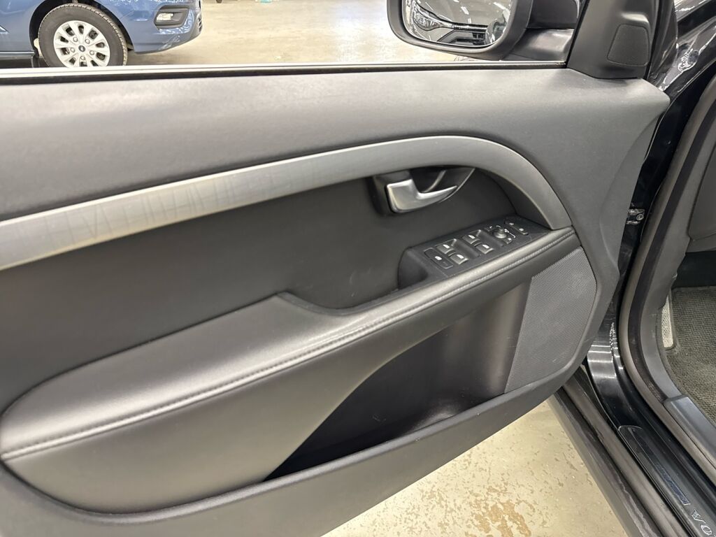 Volvo XC70 2011 Musta