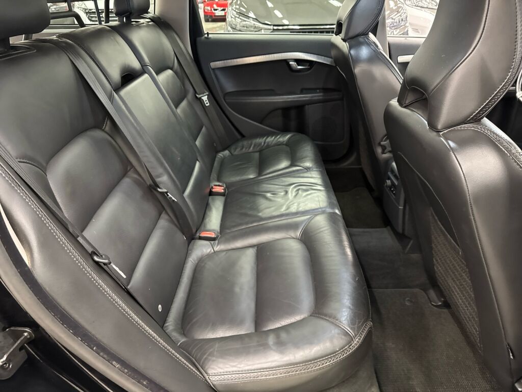 Volvo XC70 2011 Musta