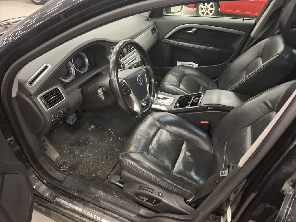 Volvo XC70 2011 Musta
