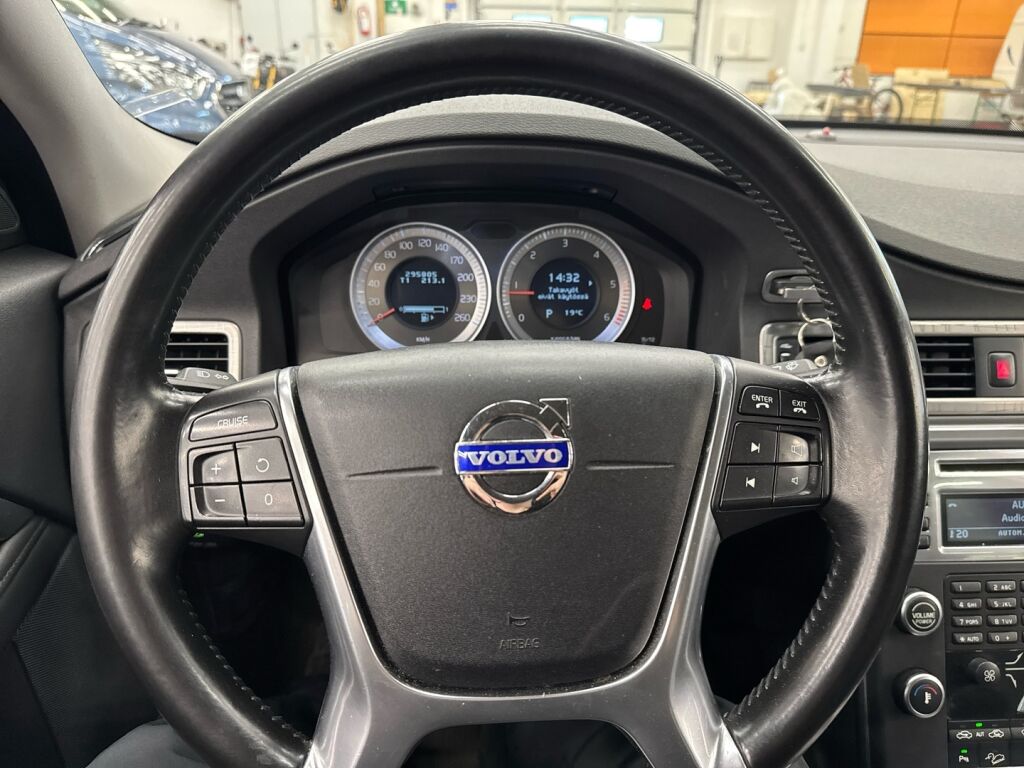 Volvo XC70 2011 Musta