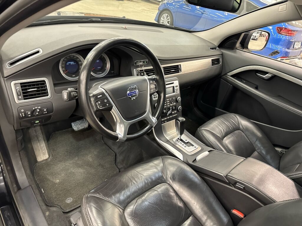 Volvo XC70 2011 Musta