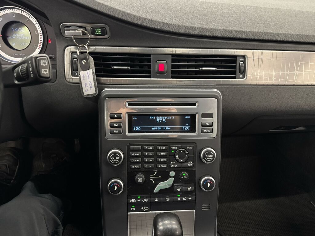 Volvo XC70 2011 Musta