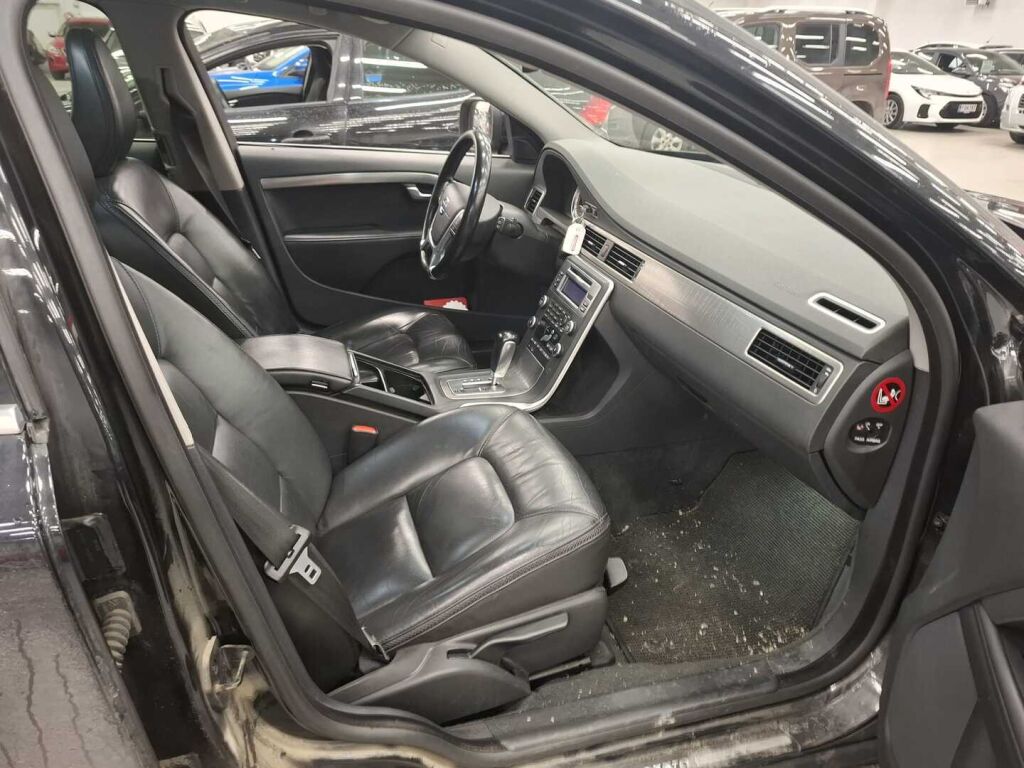 Volvo XC70 2011 Musta