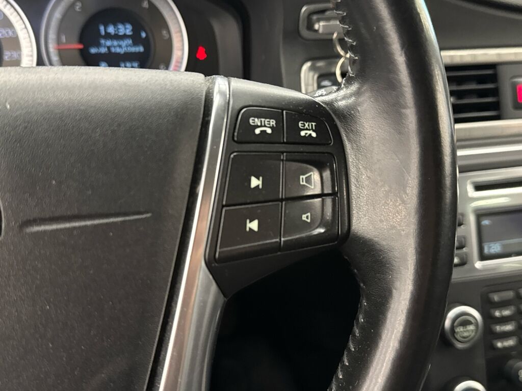 Volvo XC70 2011 Musta