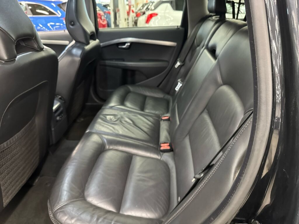 Volvo XC70 2011 Musta