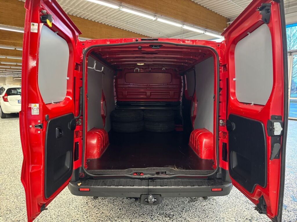 Renault Trafic 2019 Punainen