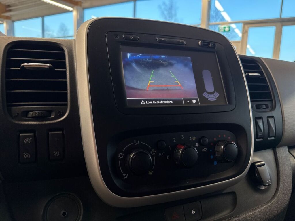 Renault Trafic 2019 Punainen