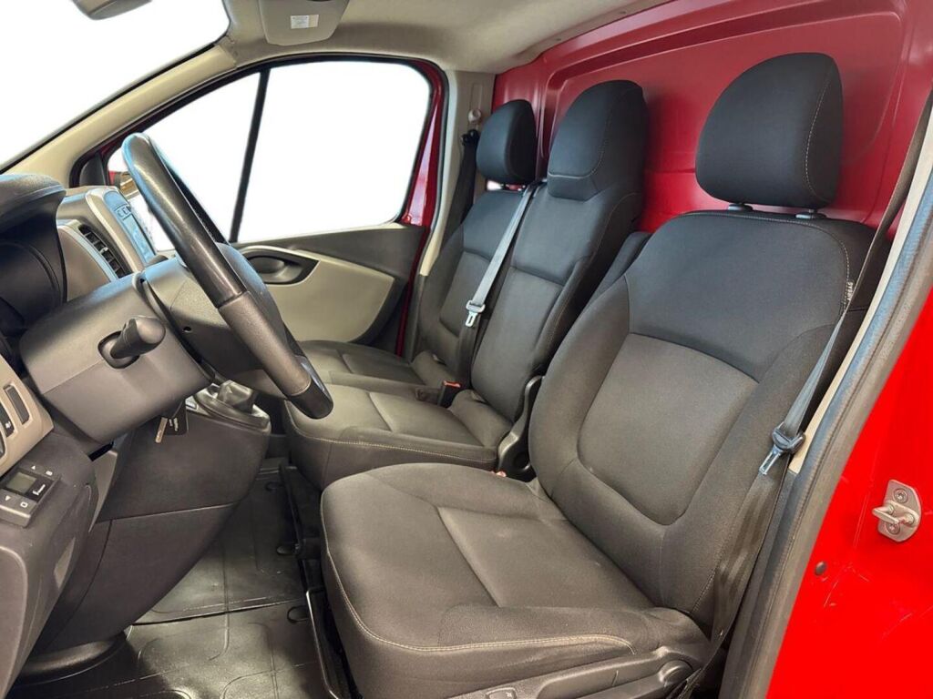 Renault Trafic 2019 Punainen