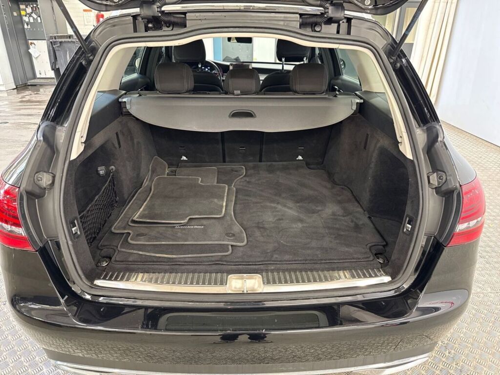 Mercedes-Benz C 2018 Musta
