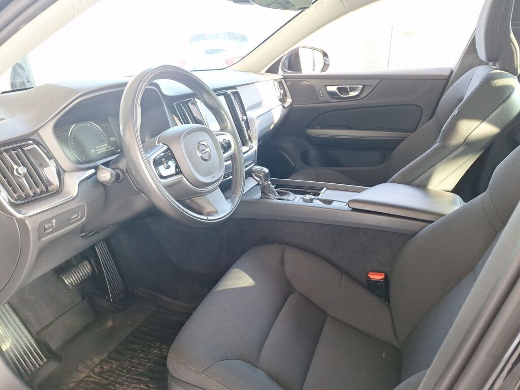Volvo V60 2019 Musta