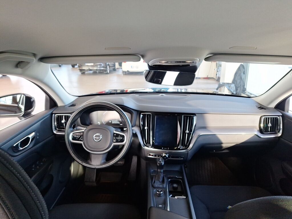 Volvo V60 2019 Musta
