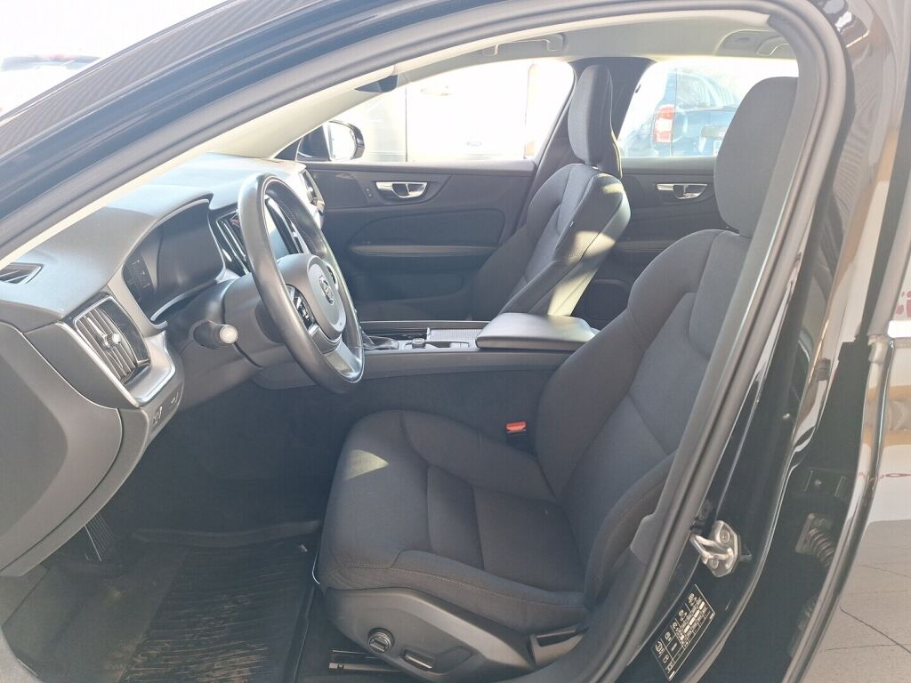 Volvo V60 2019 Musta