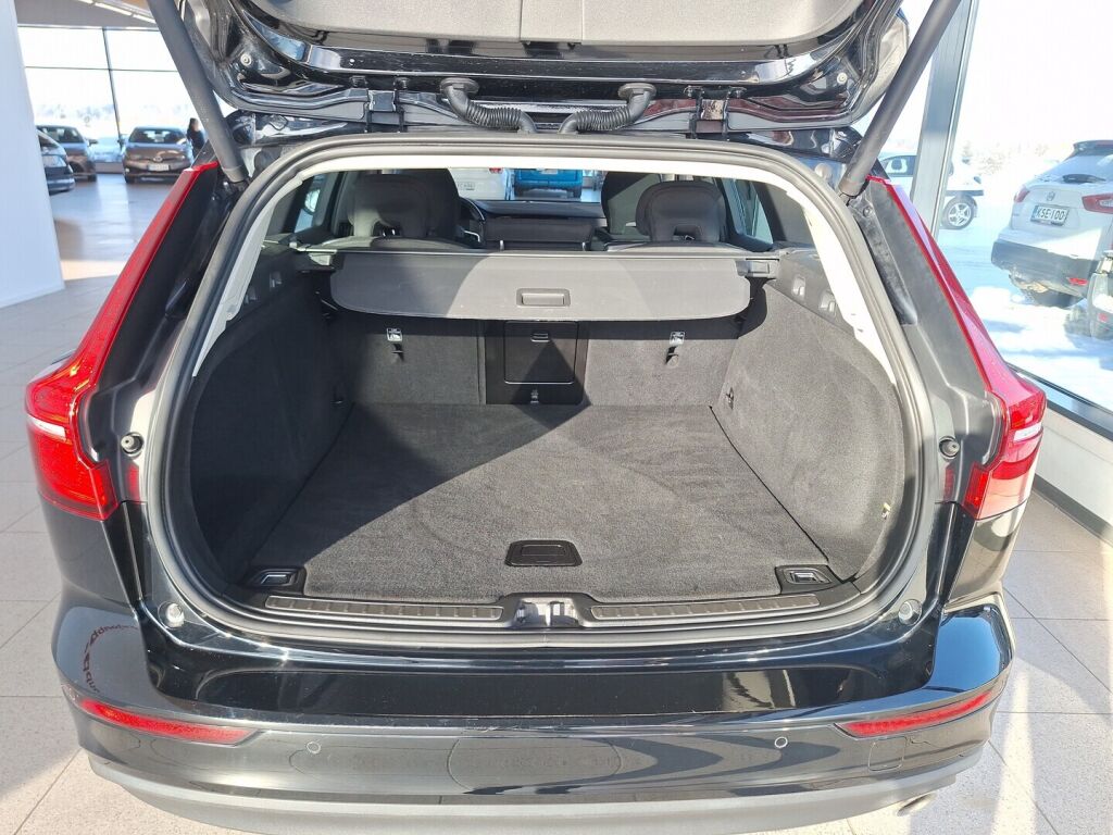Volvo V60 2019 Musta