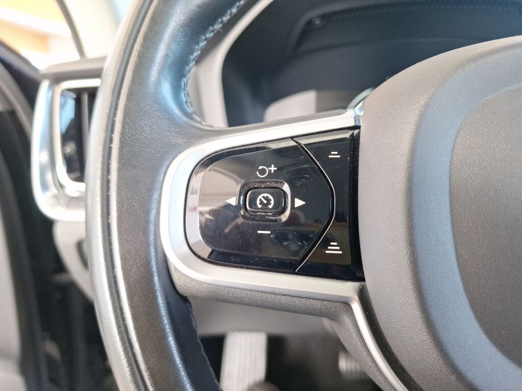 Volvo V60 2019 Musta