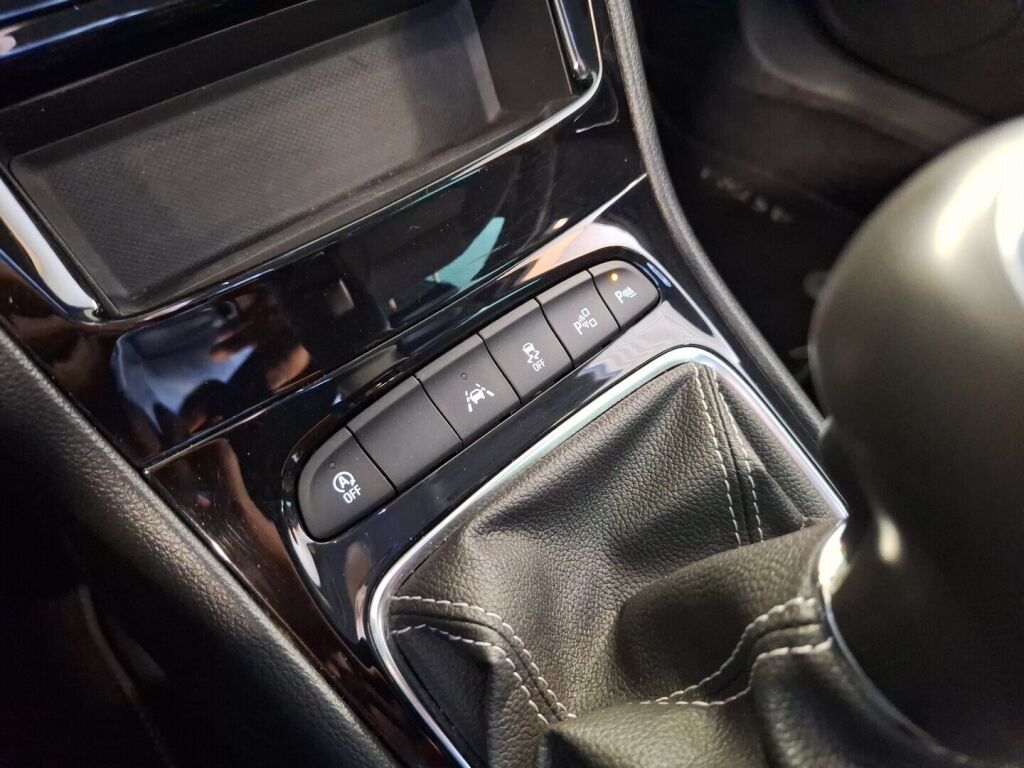 Opel Astra 2019 Musta