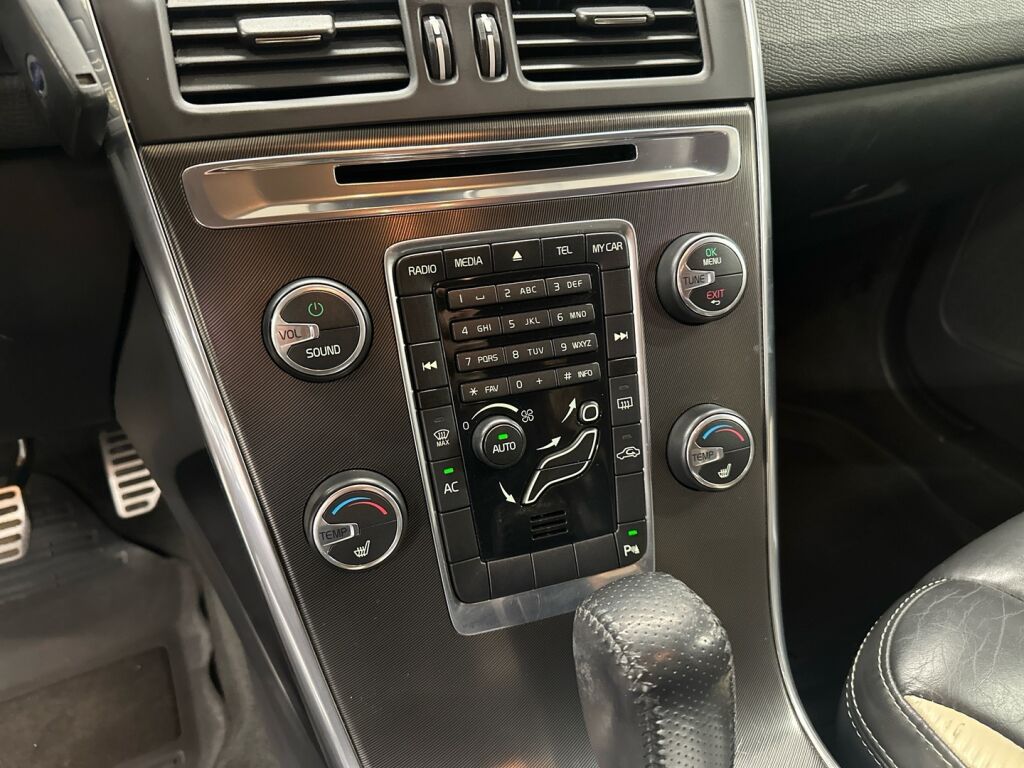 Volvo XC60 2012 Musta