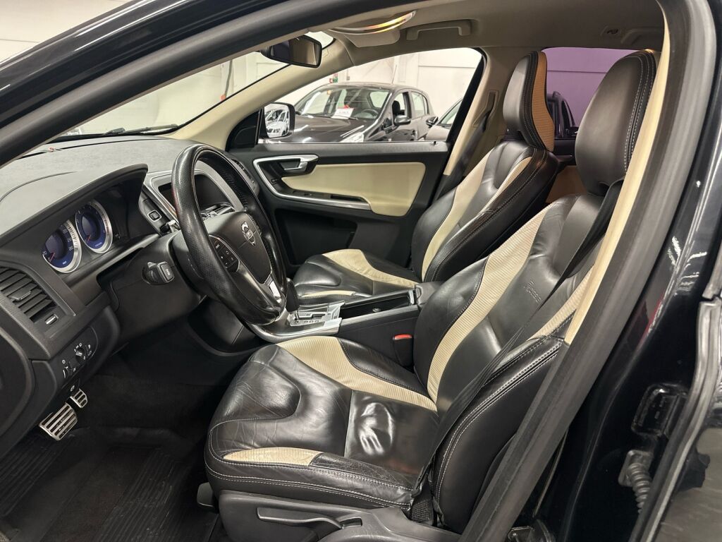 Volvo XC60 2012 Musta