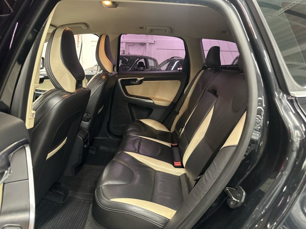 Volvo XC60 2012 Musta