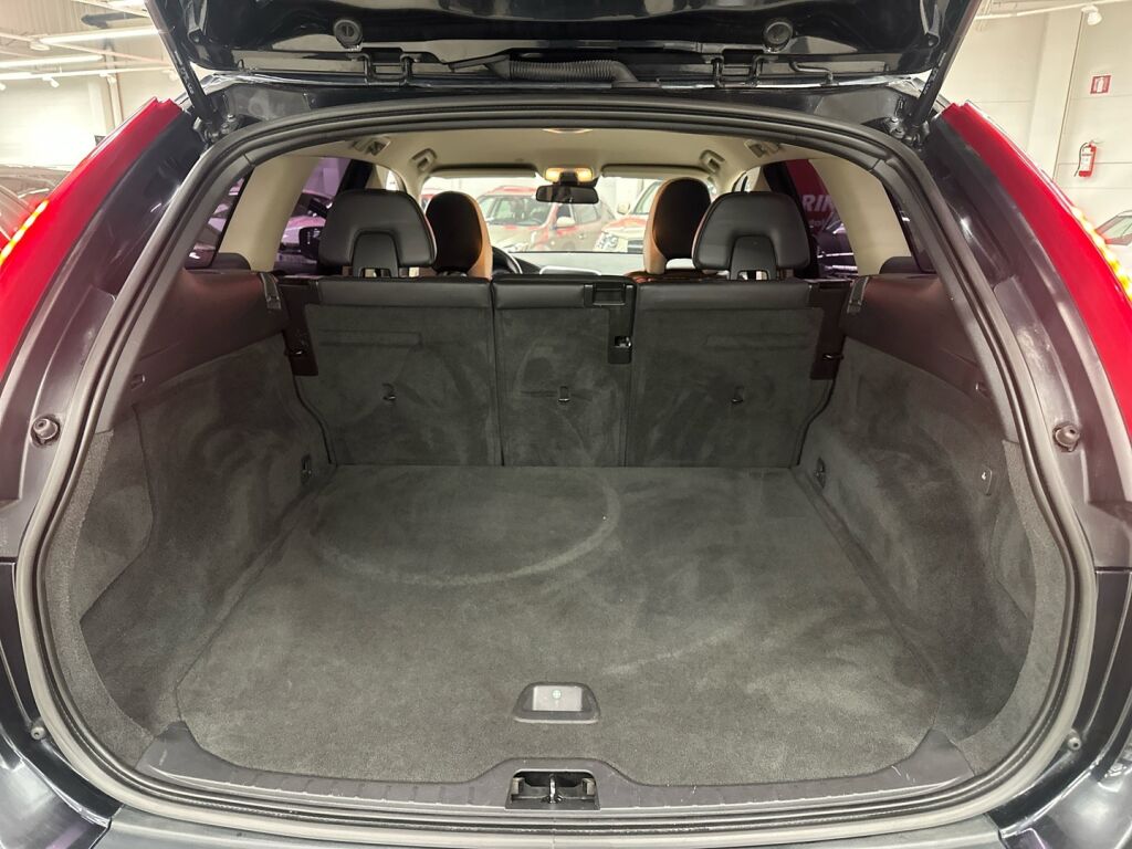 Volvo XC60 2012 Musta